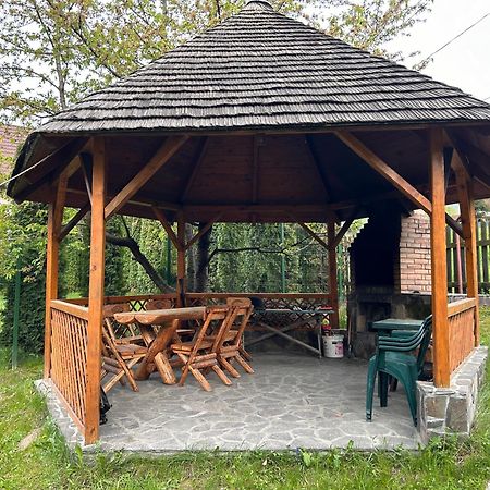 Villa Homy Family House à Bran  Extérieur photo